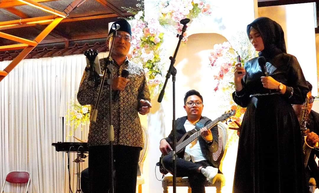 Bupati Bantul Abdul Halim Muslih Menghadiri Resepsi Pernikahan Dewi dan Anton di Gerbang Pleret