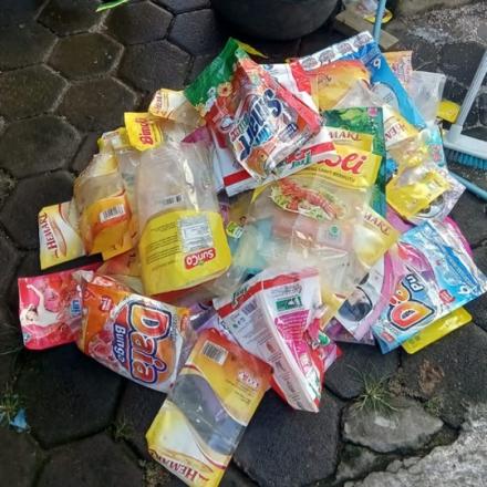 Pengumpulan Plastik Minyak